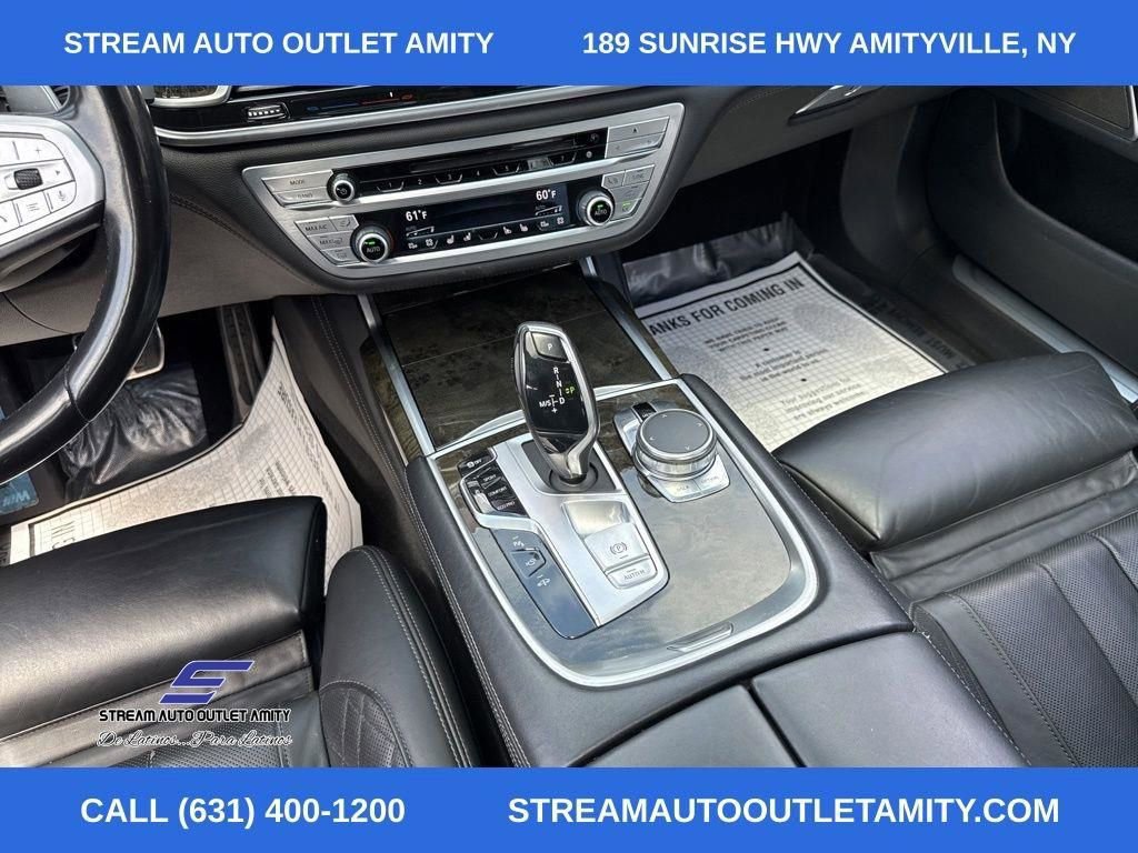 Used 2020 BMW 750i xDrive w/ M Sport Package image 32