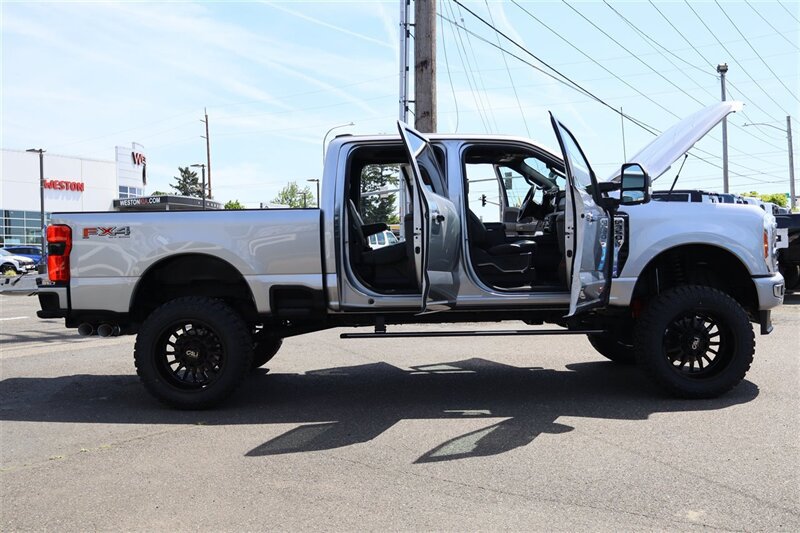 Used 2023 Ford F350 Platinum w/ FX4 Off-Road Package AWD/4WD image 41