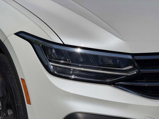 Certified 2023 Volkswagen Tiguan SE FWD image 10