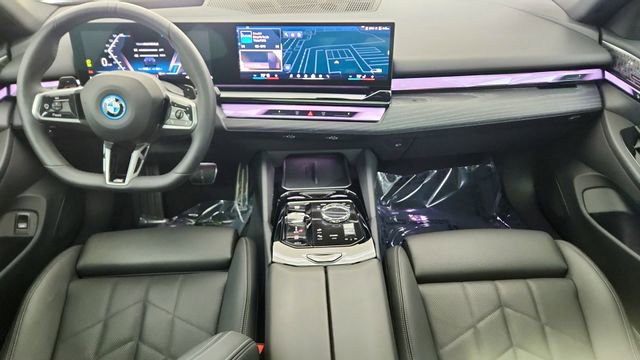Used 2026 BMW 550e xDrive image 21
