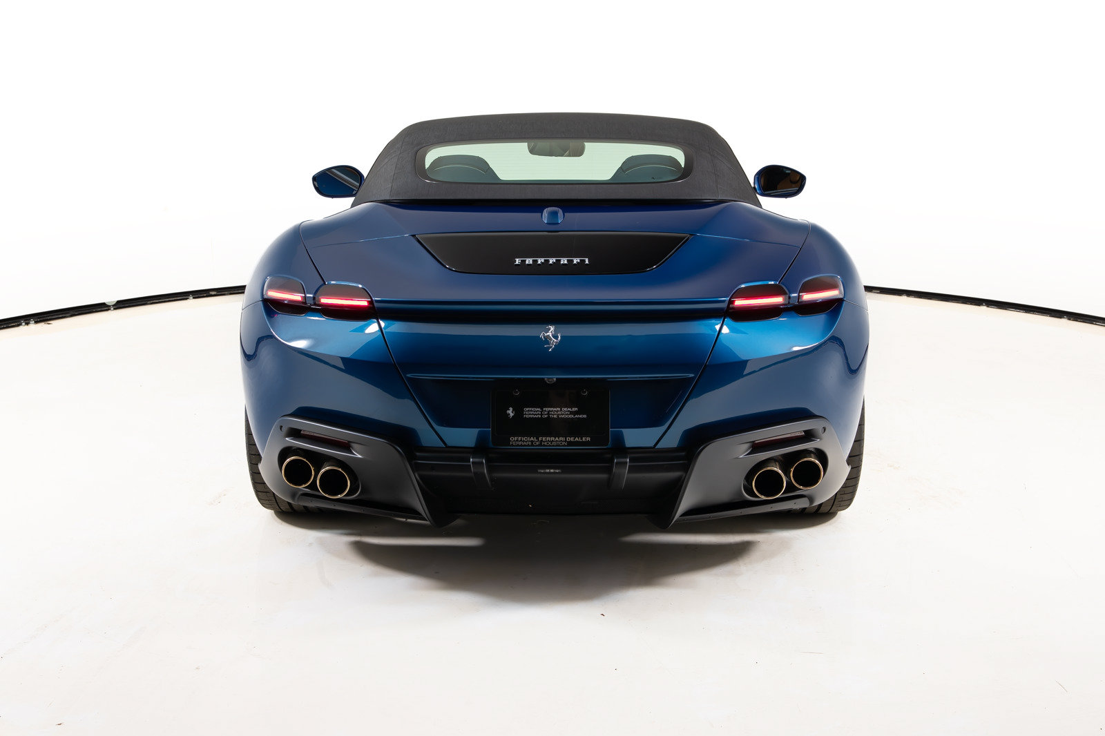 Certified 2025 Ferrari Roma Spider RWD image 31