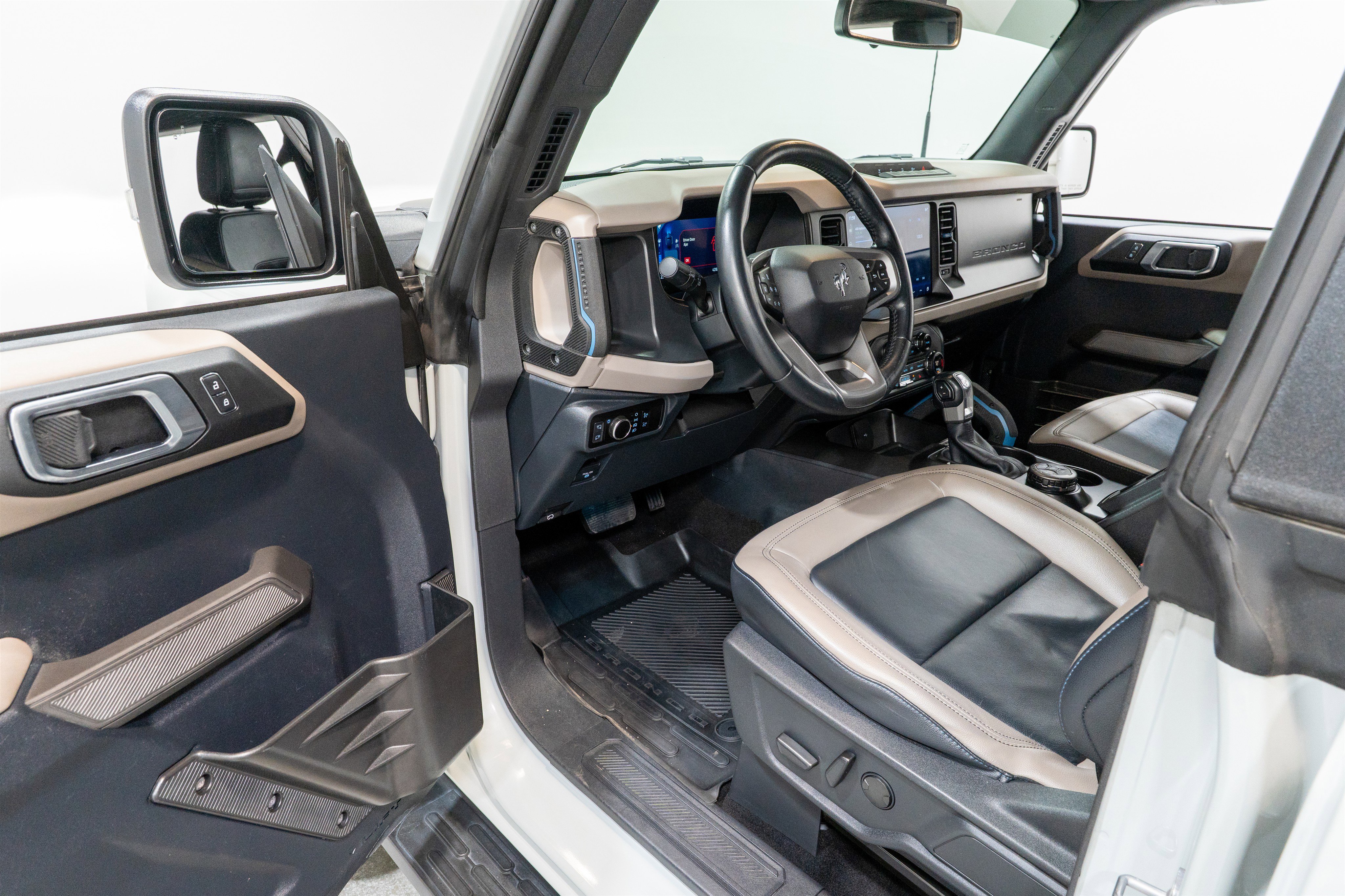 Used 2023 Ford Bronco Wildtrak image 13