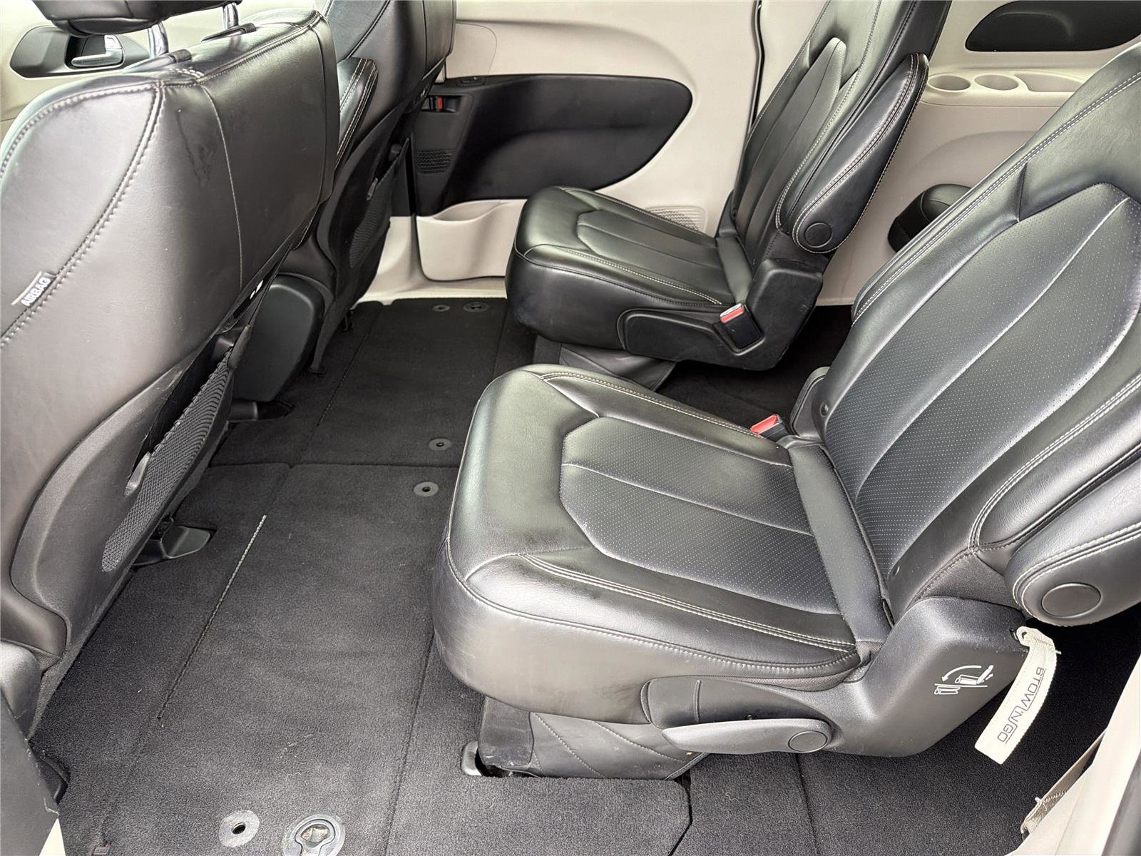 Used 2023 Chrysler Pacifica Touring-L FWD image 20