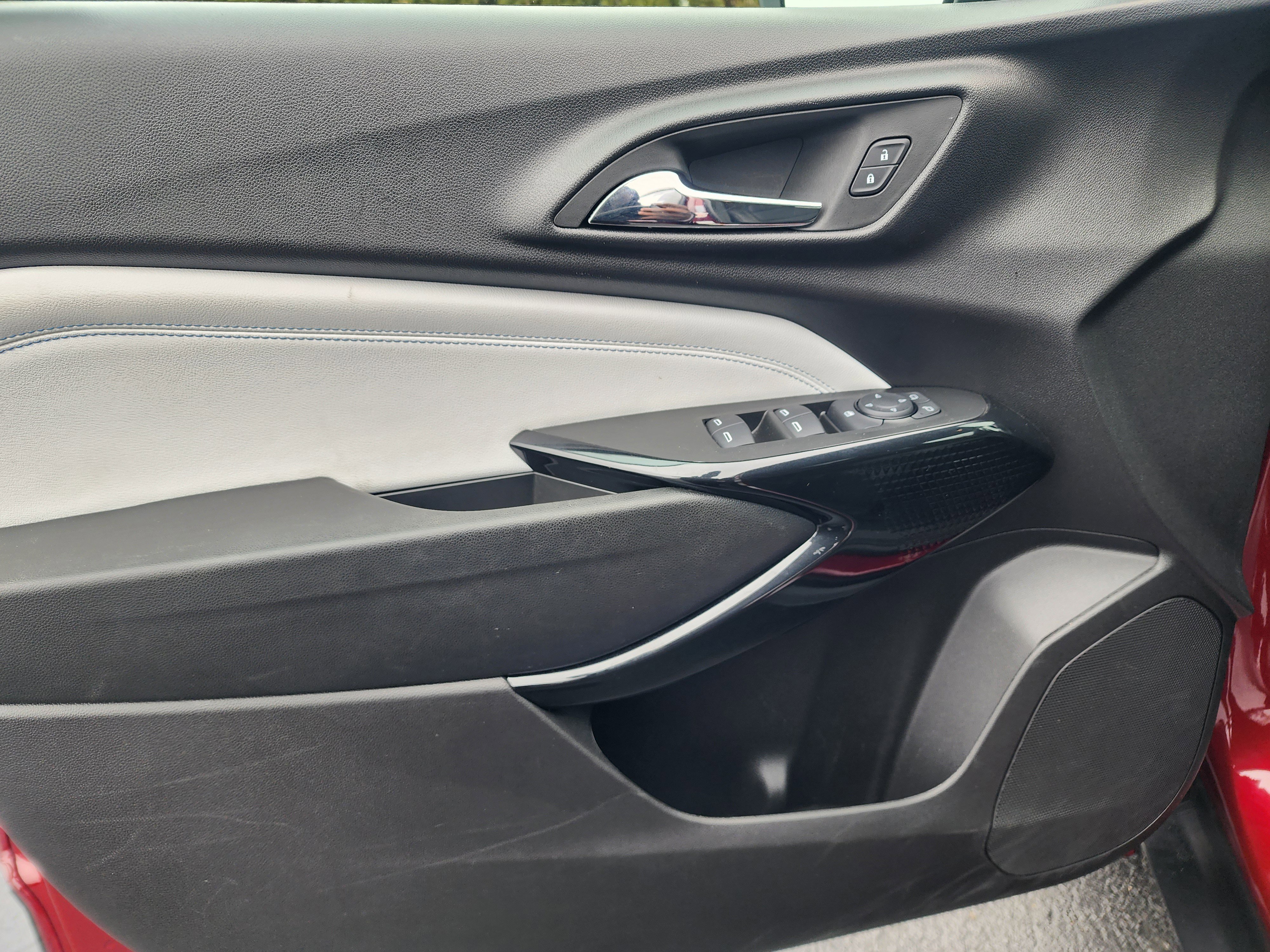 Used 2025 Chevrolet Trax LT w/ LT Convenience Package image 23