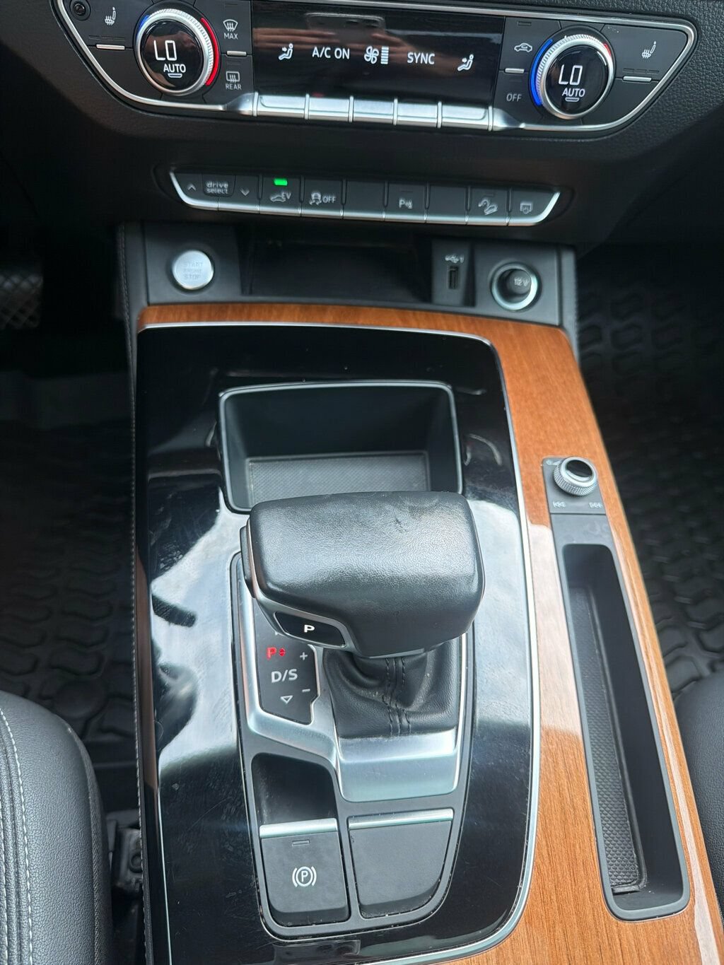 Used 2021 Audi Q5 e Premium Plus w/ Premium Plus Package AWD/4WD image 18