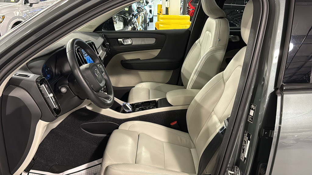 Certified 2026 Volvo XC40 B5 Plus AWD/4WD image 10