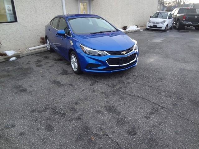 Used 2018 Chevrolet Cruze LT FWD image 1