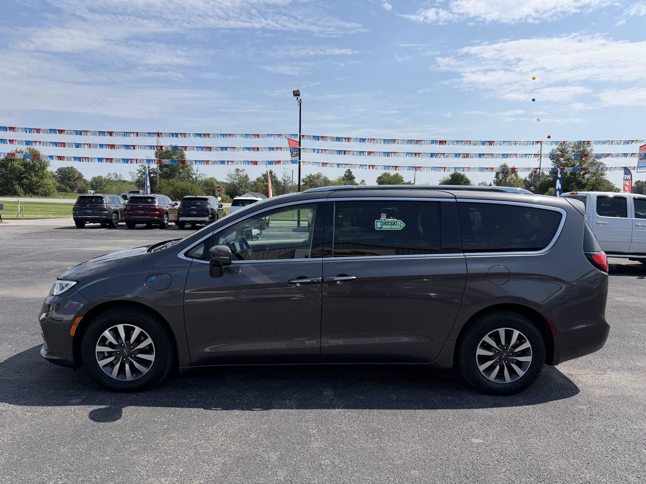 Used 2021 Chrysler Pacifica Touring-L FWD image 8
