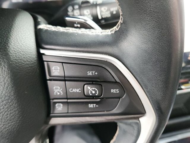 Used 2022 Jeep Grand Cherokee L Limited image 11