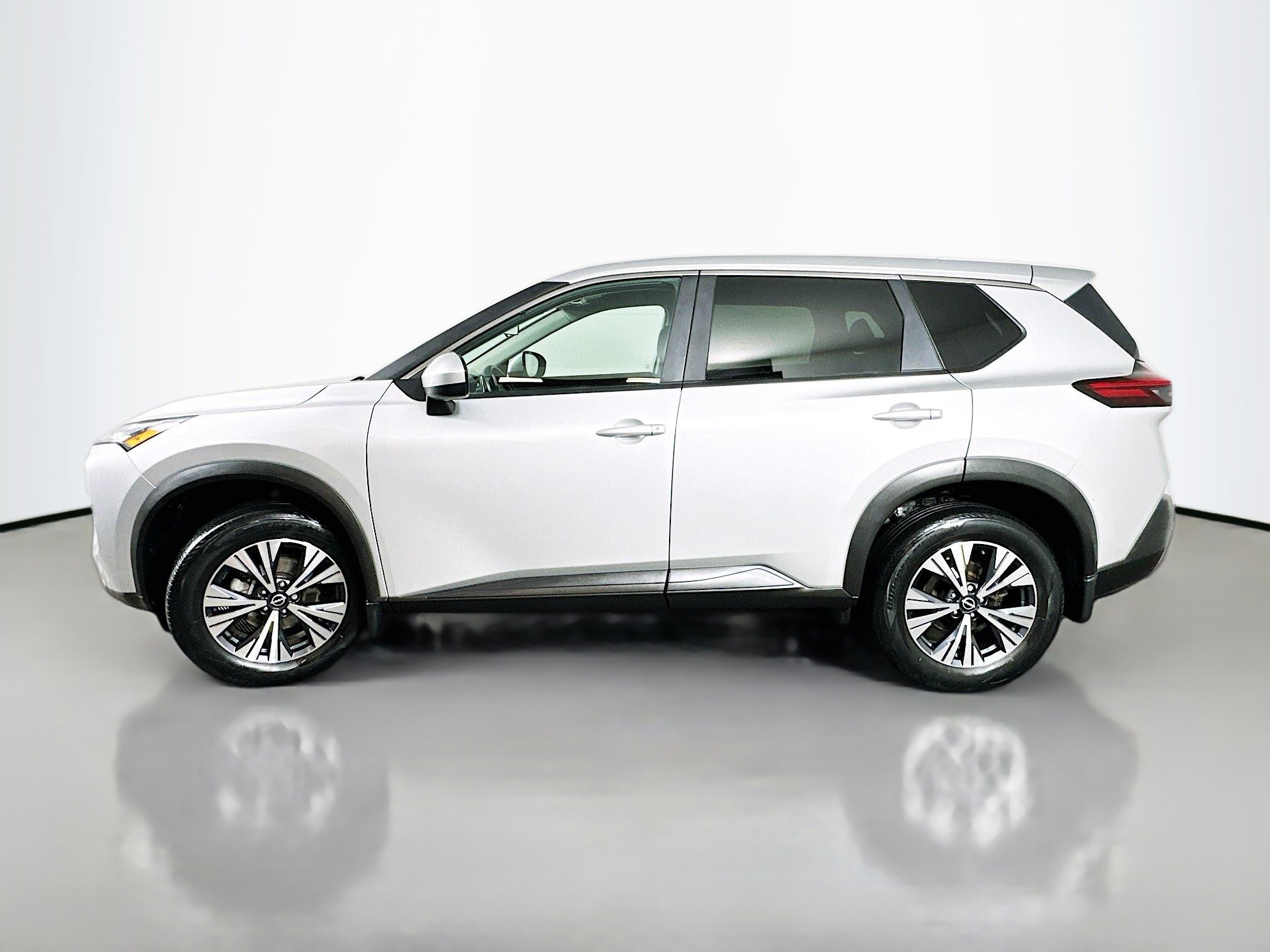 Used 2023 Nissan Rogue SV AWD/4WD image 4