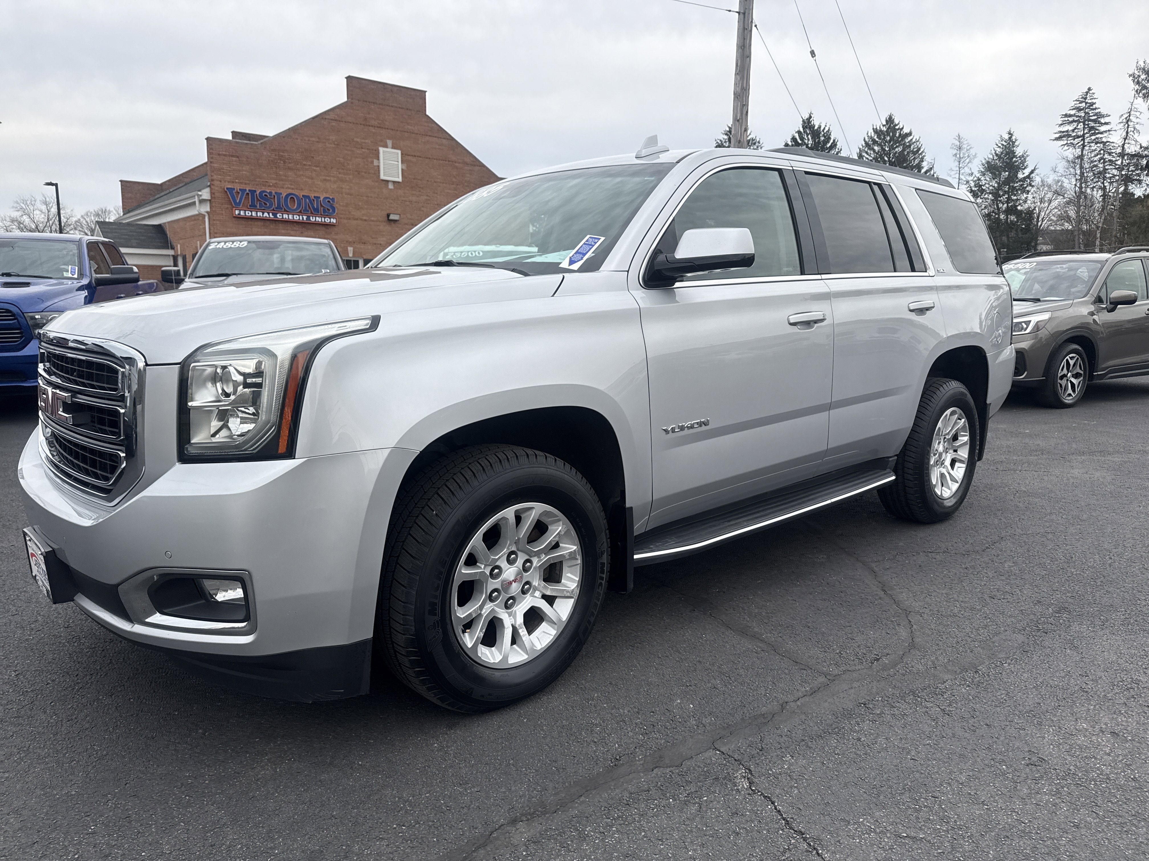 Used 2017 GMC Yukon SLT AWD/4WD image 1