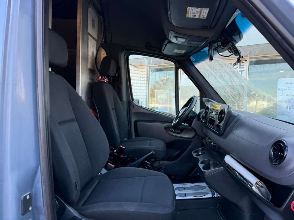 Used 2019 Mercedes-Benz Sprinter 144 image 28