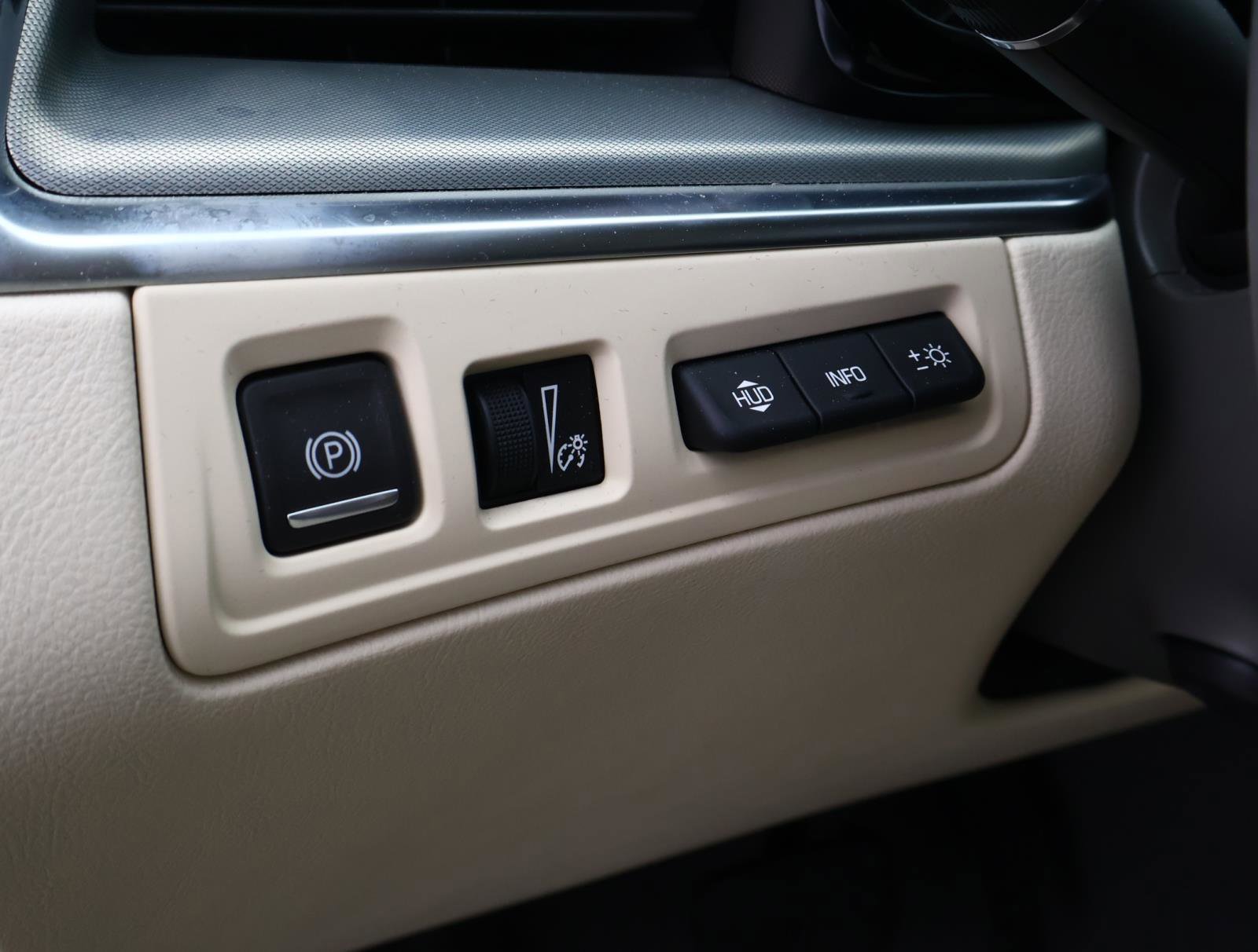 Used 2025 Cadillac XT5 Premium Luxury w/ Technology Package FWD image 21