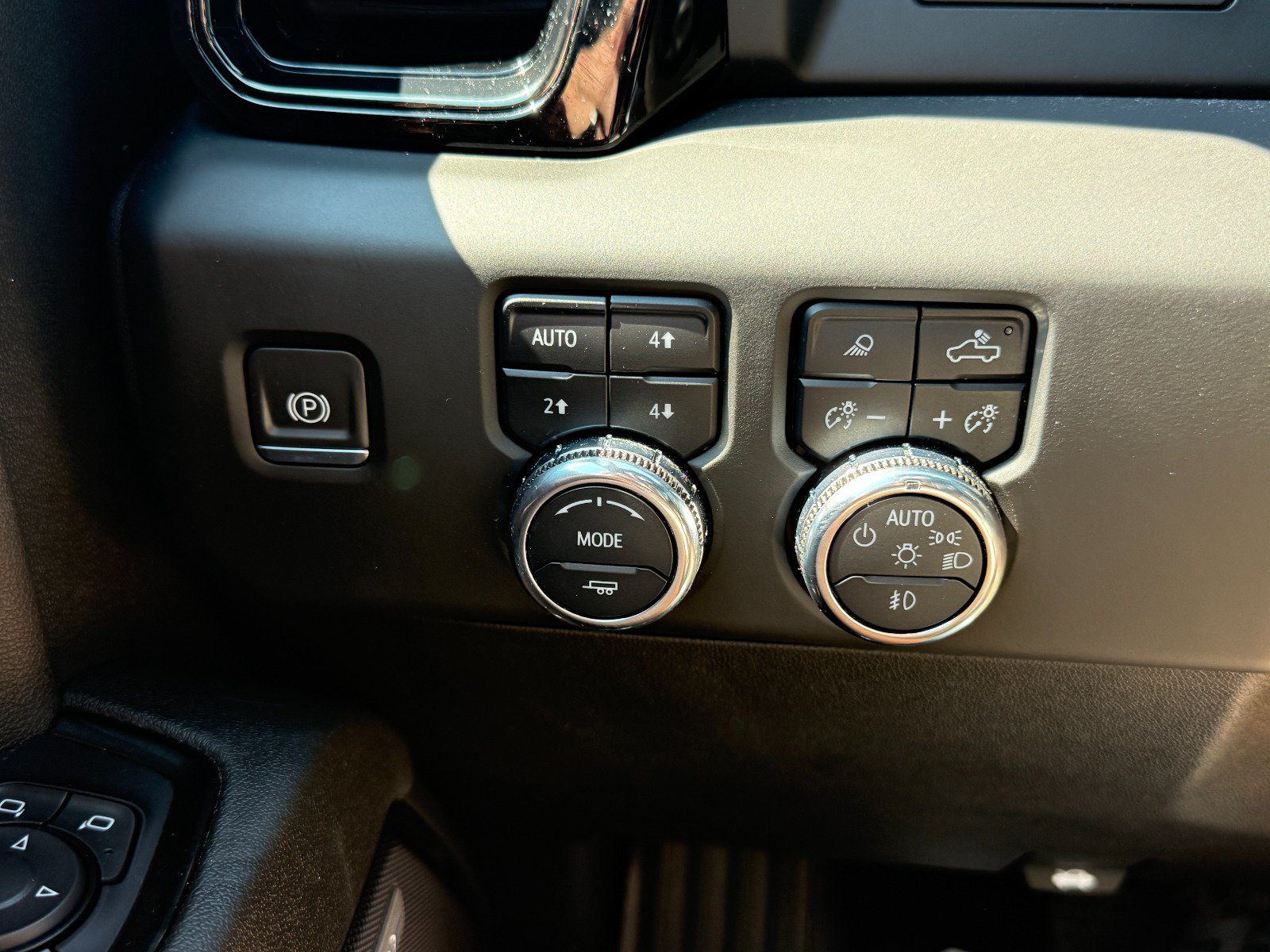 Certified 2024 GMC Sierra 1500 AT4 w/ AT4 Preferred Package AWD/4WD image 32