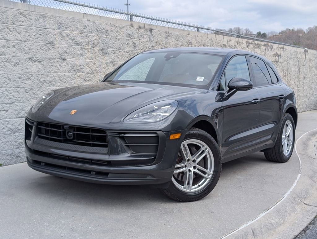 Certified 2022 Porsche Macan AWD/4WD image 1