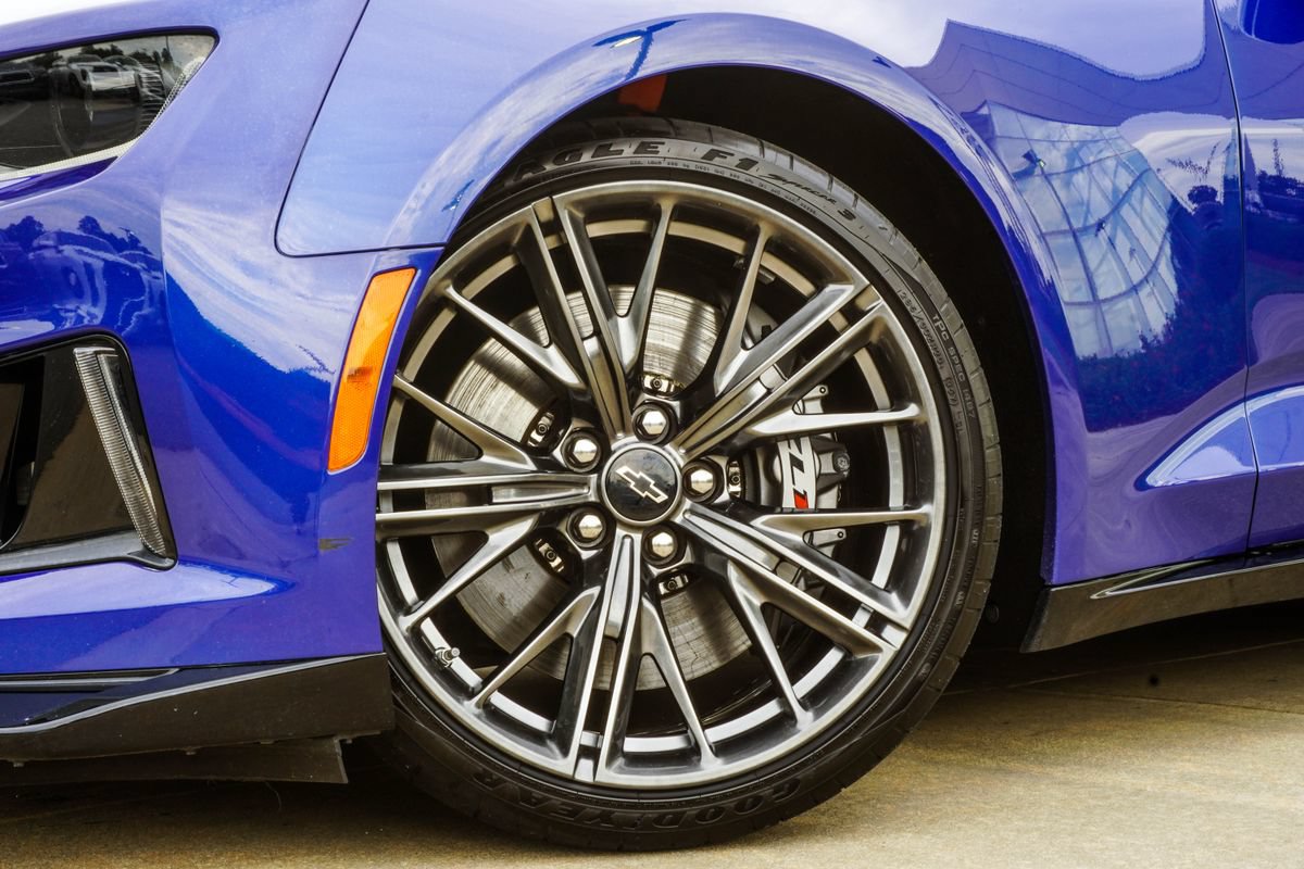 Used 2022 Chevrolet Camaro ZL1 RWD image 3