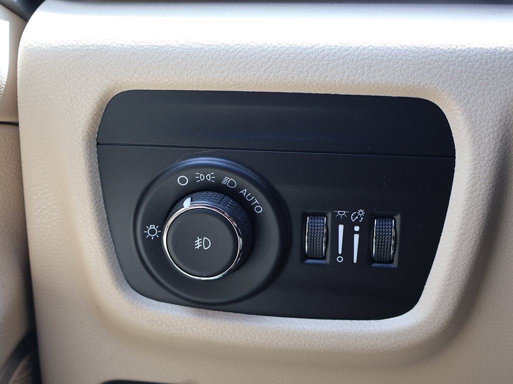 Used 2022 Jeep Grand Cherokee L Limited AWD/4WD image 46