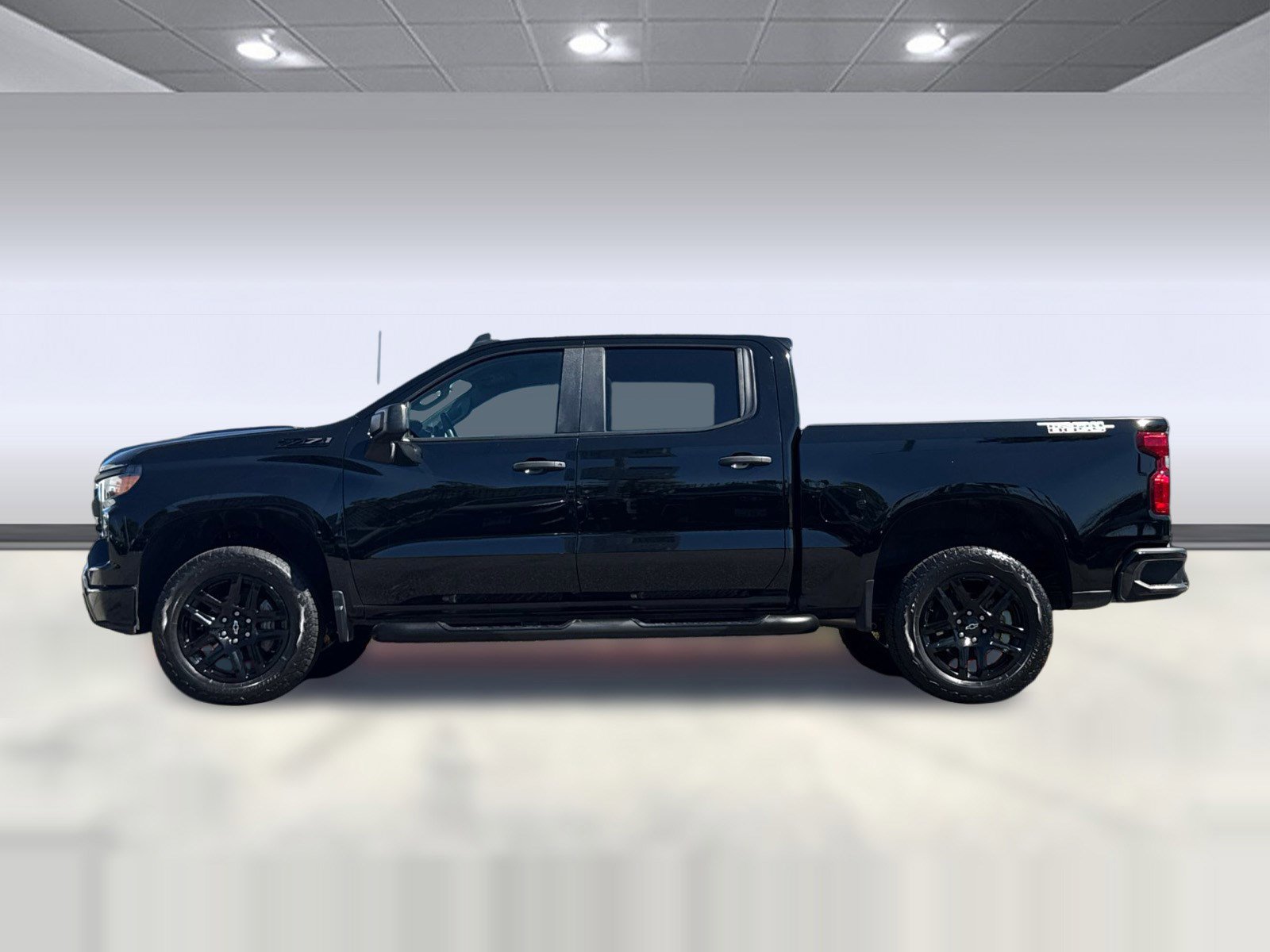 Used 2024 Chevrolet Silverado 1500 Custom Trail Boss w/ Turbomax Blackout Package image 2