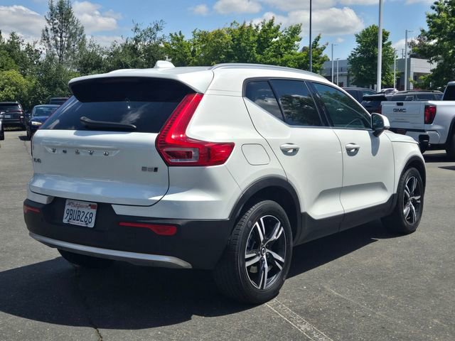Used 2023 Volvo XC40 B5 Plus AWD/4WD image 4