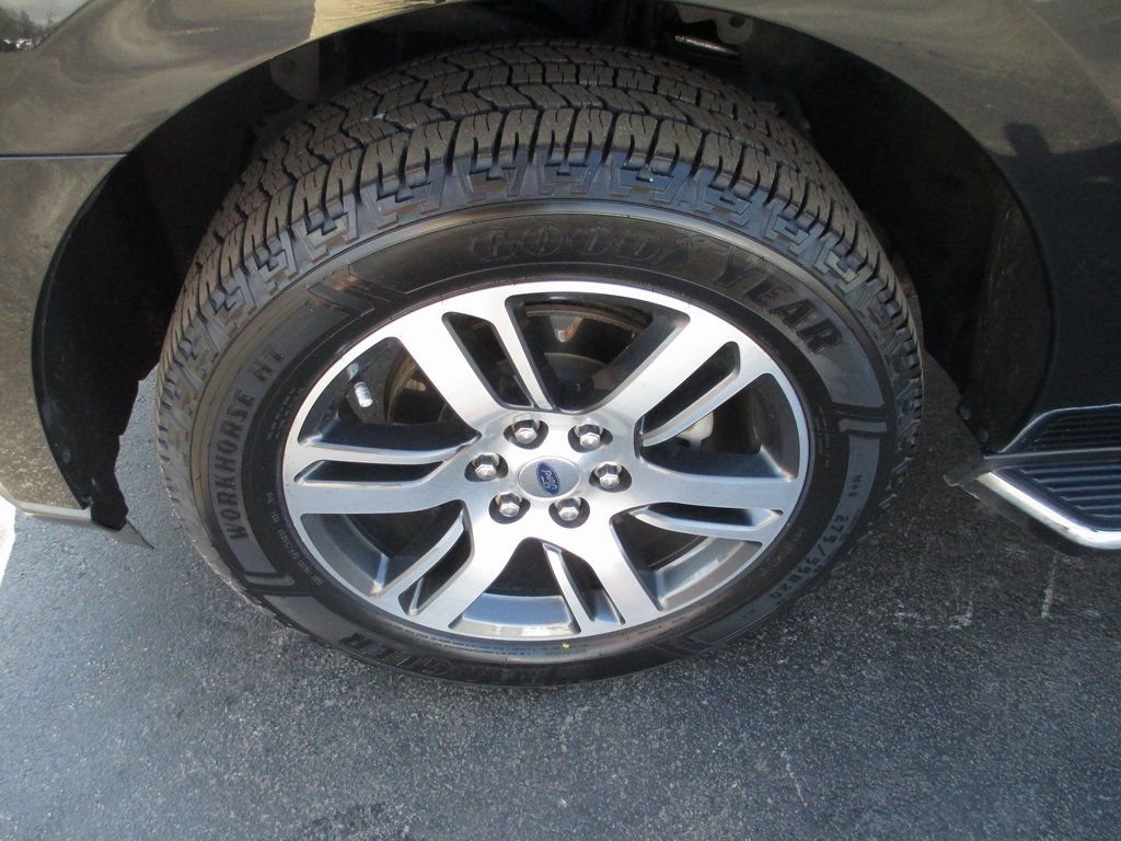 Used 2022 Ford Expedition Limited image 12