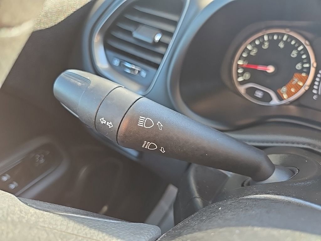 Used 2023 Jeep Renegade Latitude AWD/4WD image 36