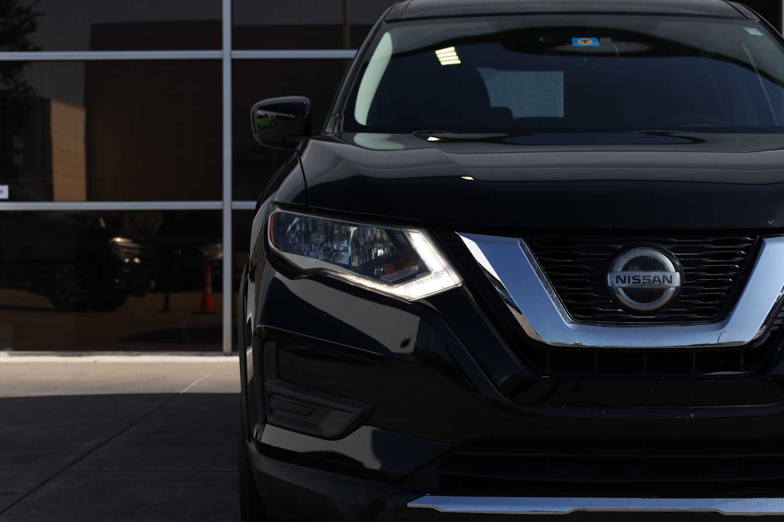 Used 2019 Nissan Rogue S AWD/4WD image 44