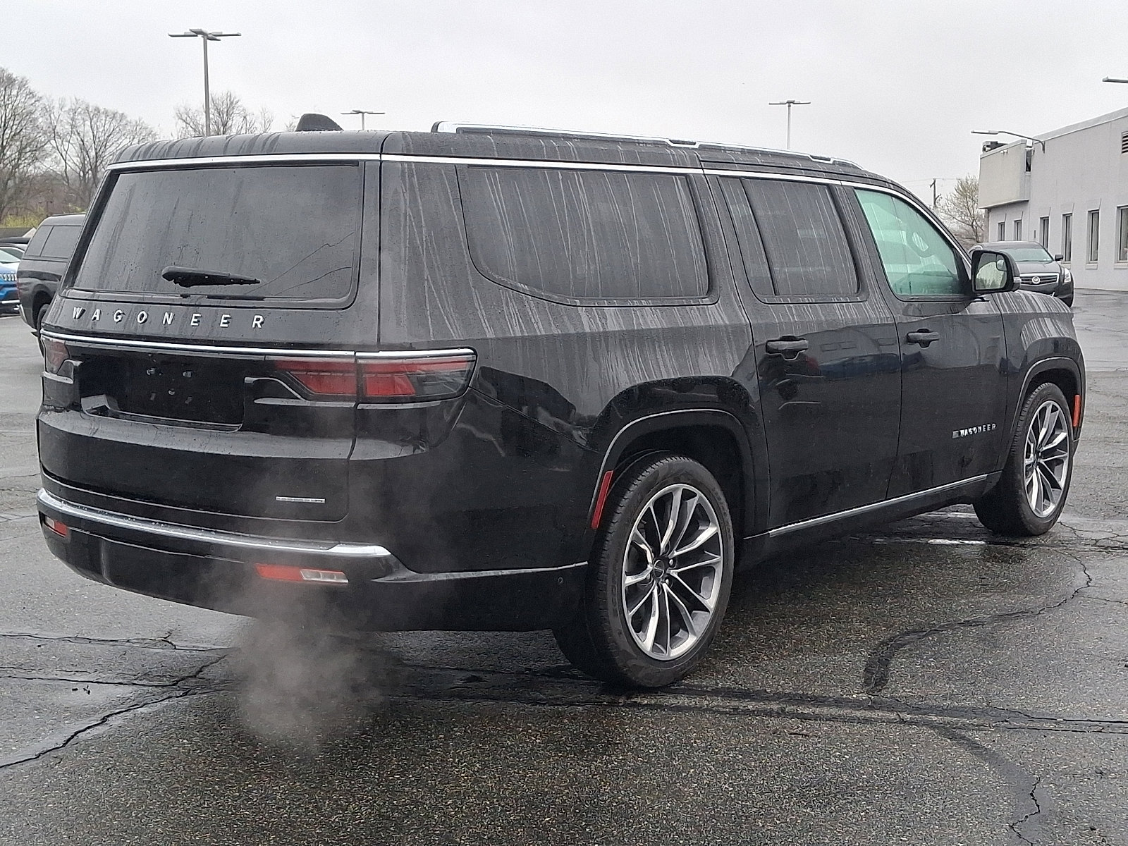 Used 2024 Jeep Wagoneer L Series III w/ Premium Group I image 6