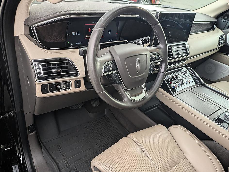 Used 2022 Lincoln Navigator Reserve AWD/4WD image 12