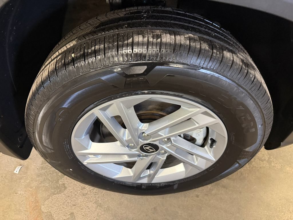 Certified 2025 Hyundai Tucson SE AWD/4WD image 16