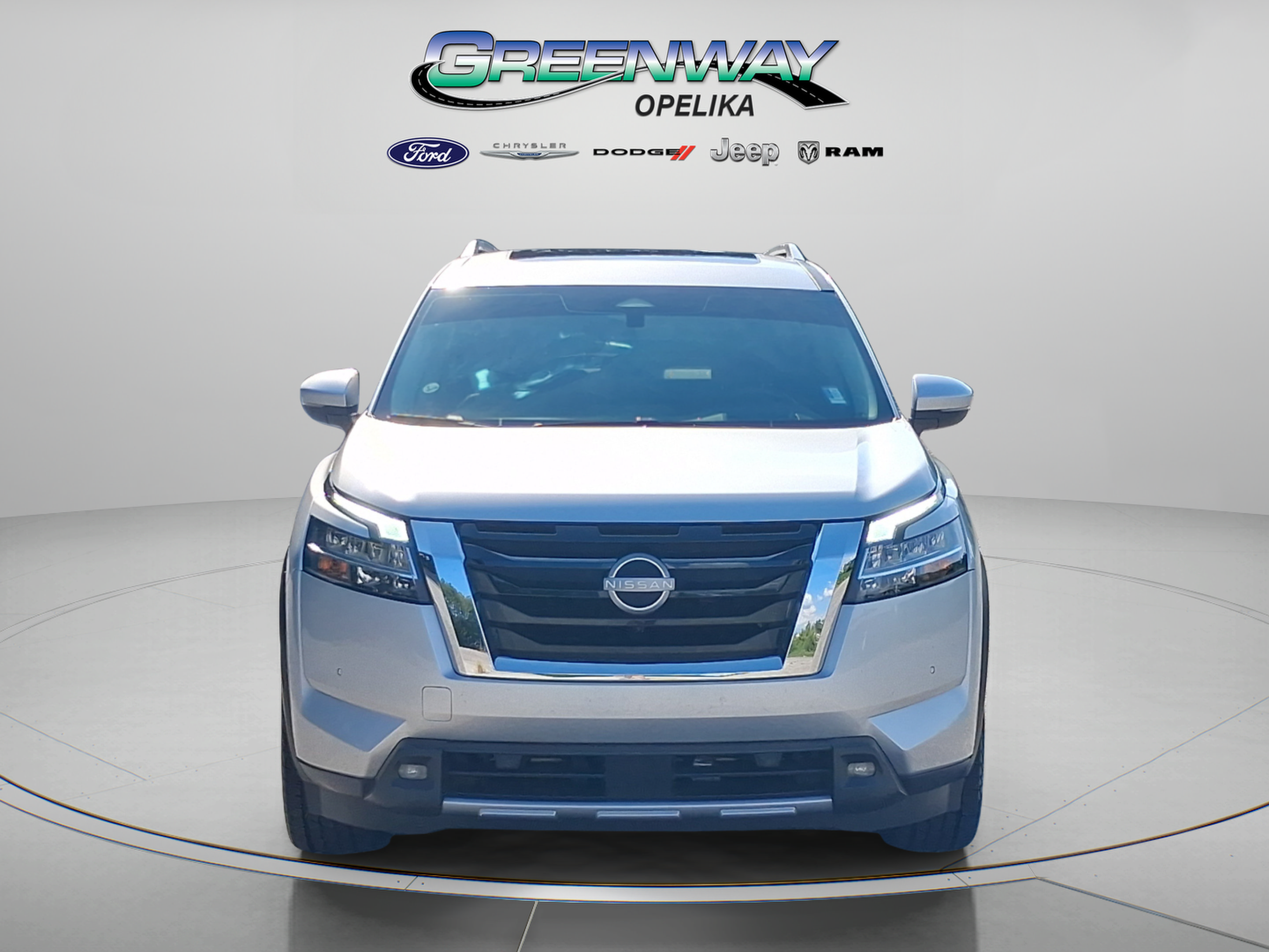 Used 2023 Nissan Pathfinder Platinum AWD/4WD image 2