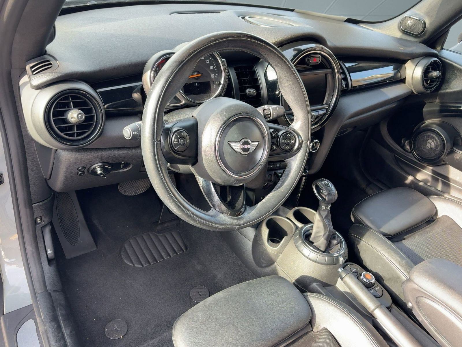 Used 2017 MINI Cooper Convertible image 4
