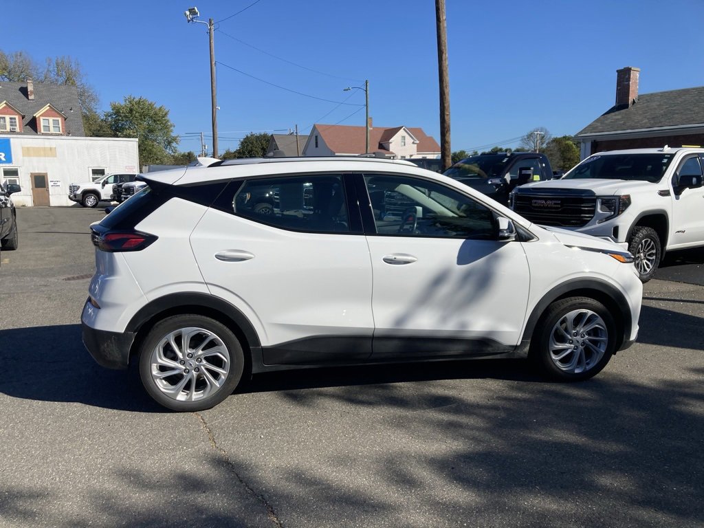 Used 2022 Chevrolet Bolt EUV LT w/ Comfort Package image 8
