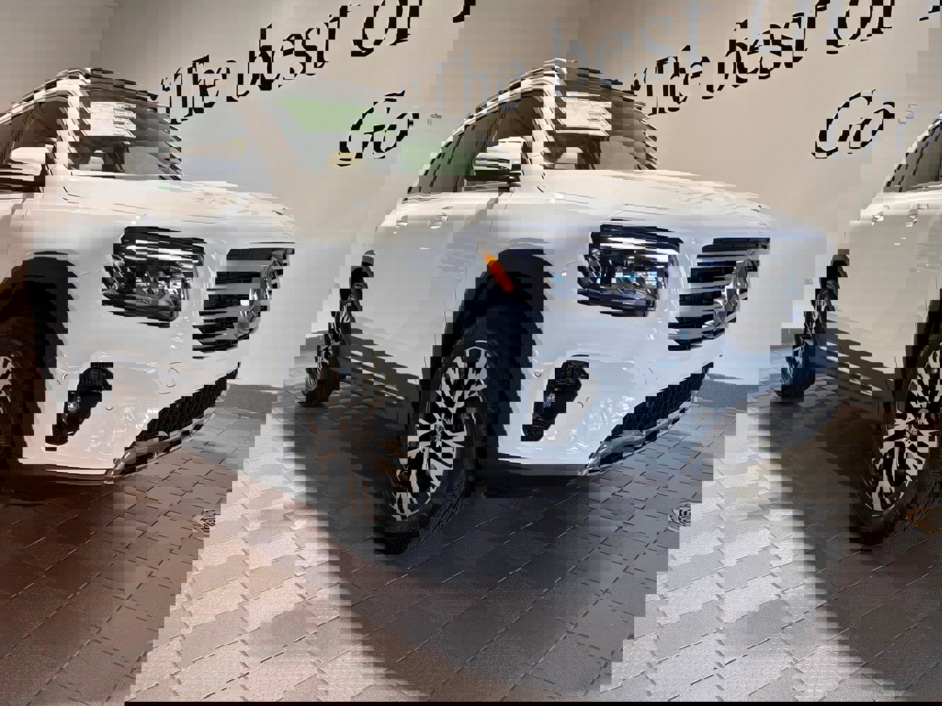 New 2025 Mercedes-Benz GLB 250 4MATIC image 1