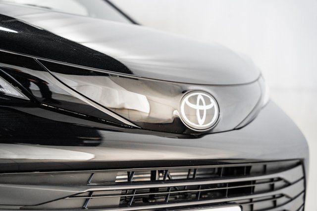 New 2026 Toyota Sienna XLE Woodland Edition AWD/4WD image 9
