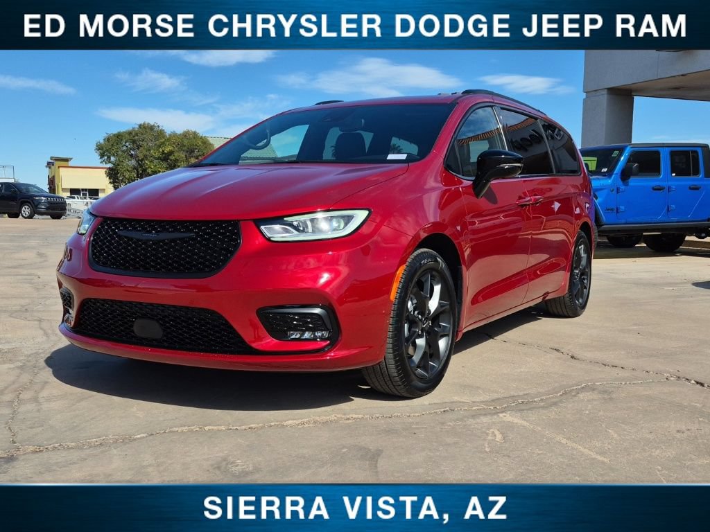 New 2025 Chrysler Pacifica Limited w/ Trailer Tow Group FWD image 1