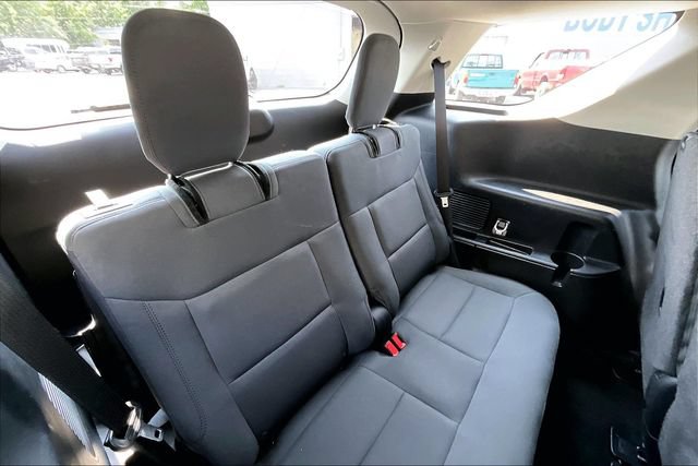 Used 2025 Ford Explorer Active AWD/4WD image 29