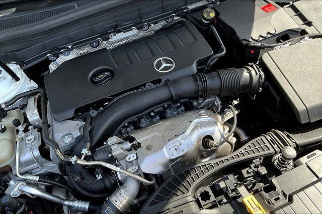 Used 2023 Mercedes-Benz GLB 250 4MATIC image 31