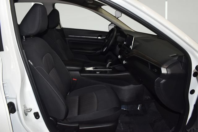 Used 2025 Nissan Altima 2.5 SV FWD image 14