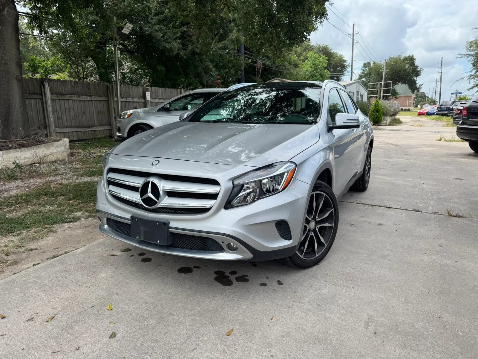 Used 2017 Mercedes-Benz GLA 250 4MATIC w/ Premium Package image 2