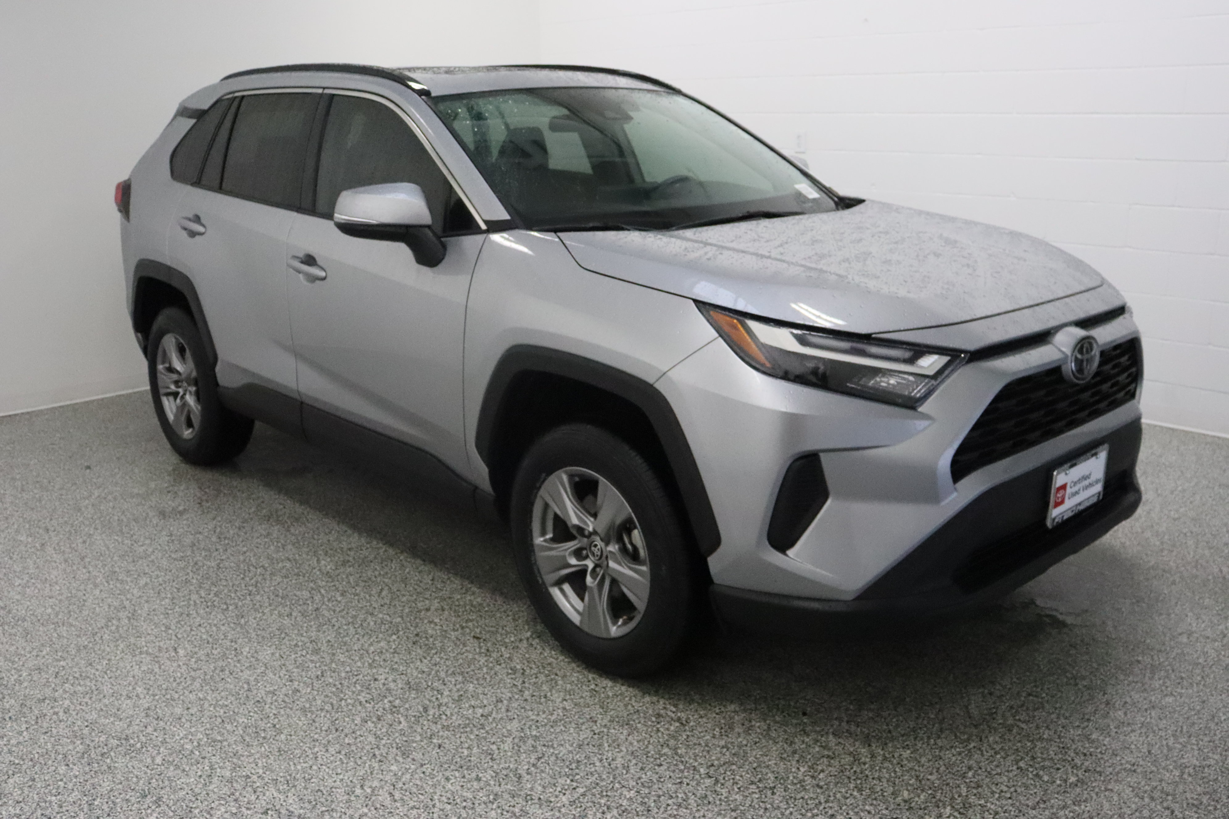 Used 2025 Toyota RAV4 XLE w/ Convenience Package AWD/4WD image 4