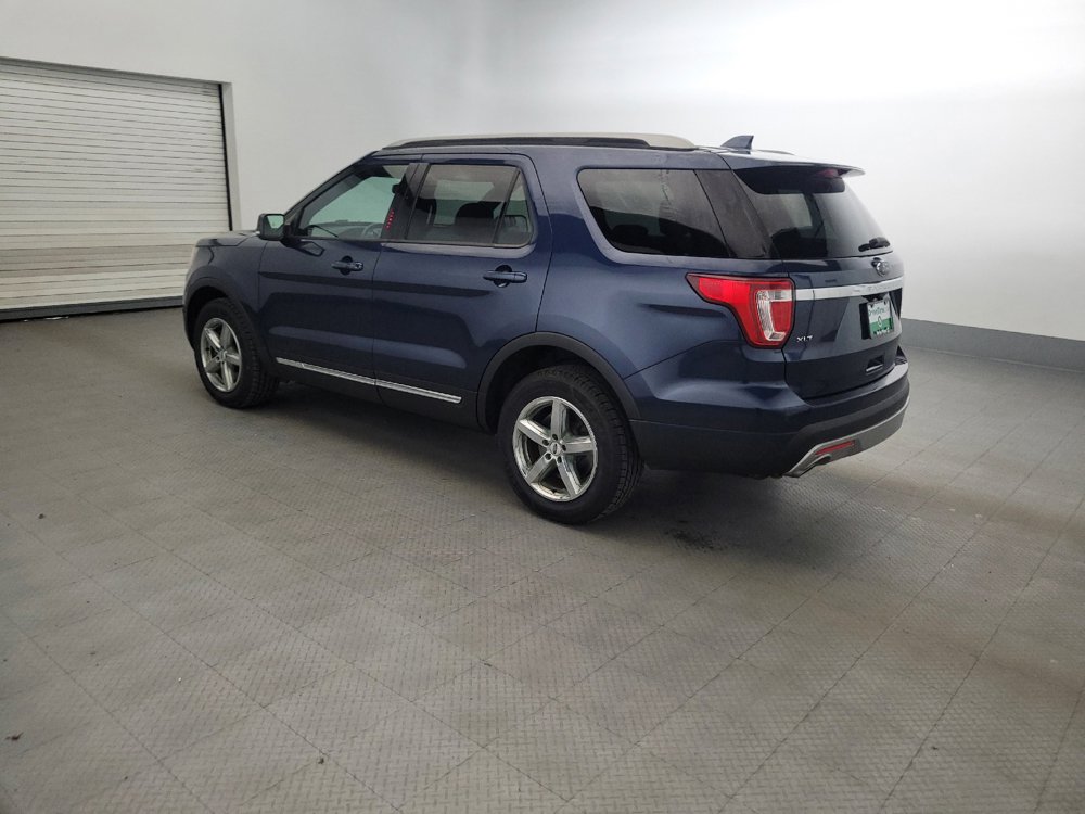 Used 2017 Ford Explorer XLT w/ Equipment Group 202A AWD/4WD image 3
