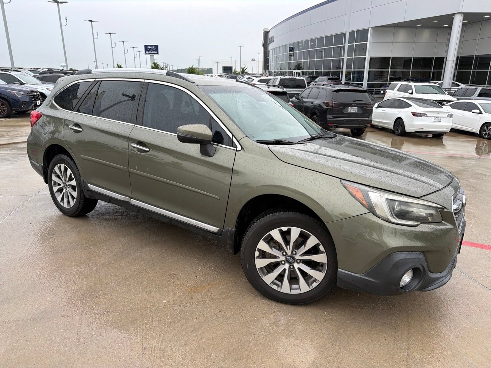 Used 2018 Subaru Outback 3.6R Touring AWD/4WD image 4