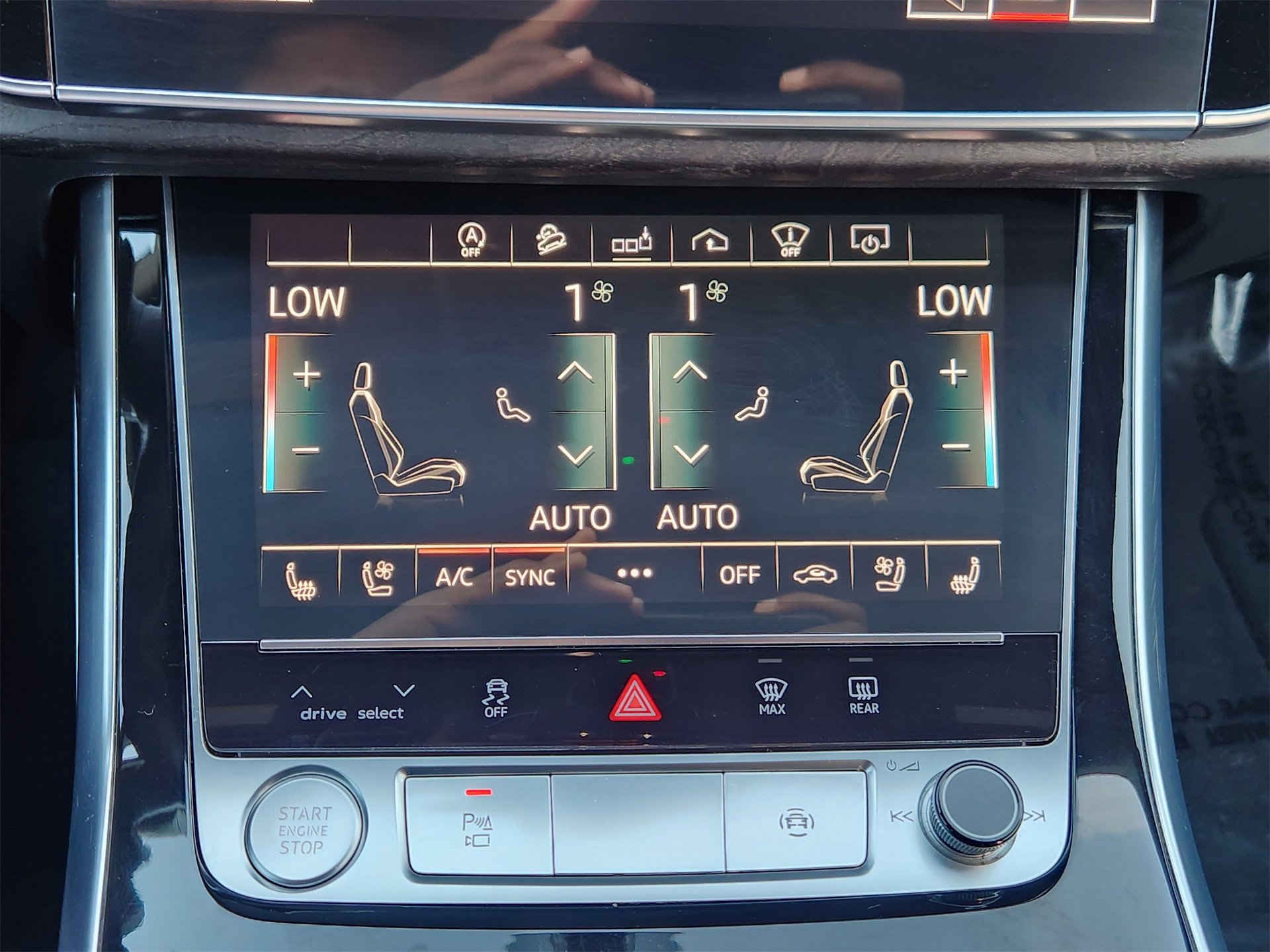 Used 2020 Audi Q8 Prestige w/ Prestige Package image 18