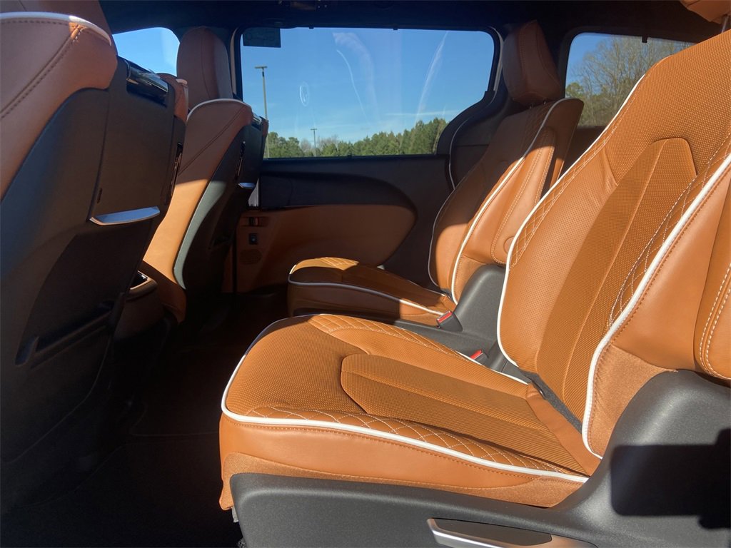 New 2026 Chrysler Pacifica Pinnacle image 11