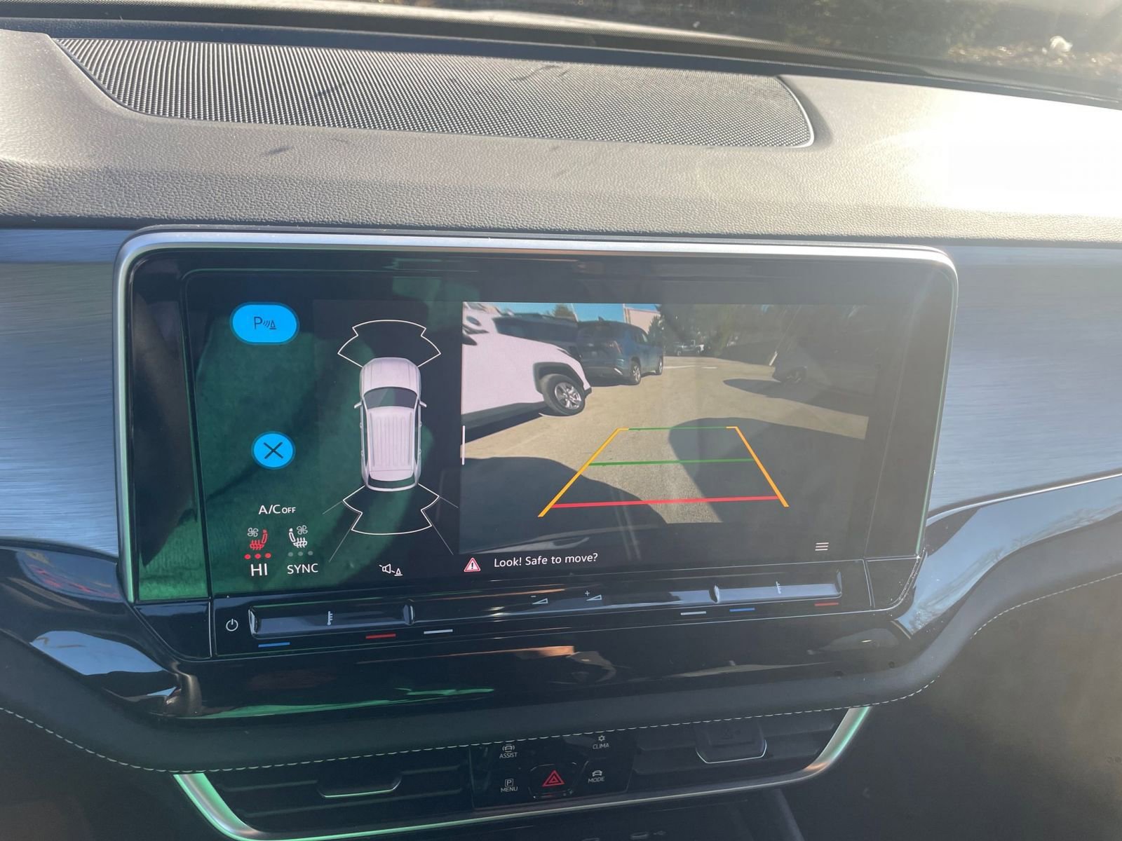 Used 2025 Volkswagen Atlas Cross Sport SE image 17