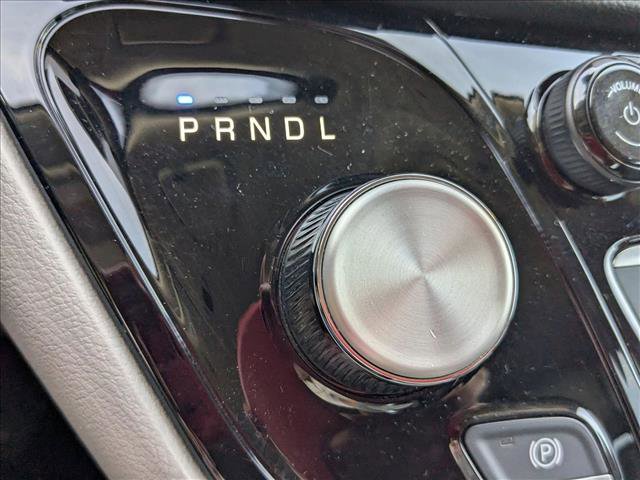 Used 2023 Chrysler Pacifica Touring-L image 12