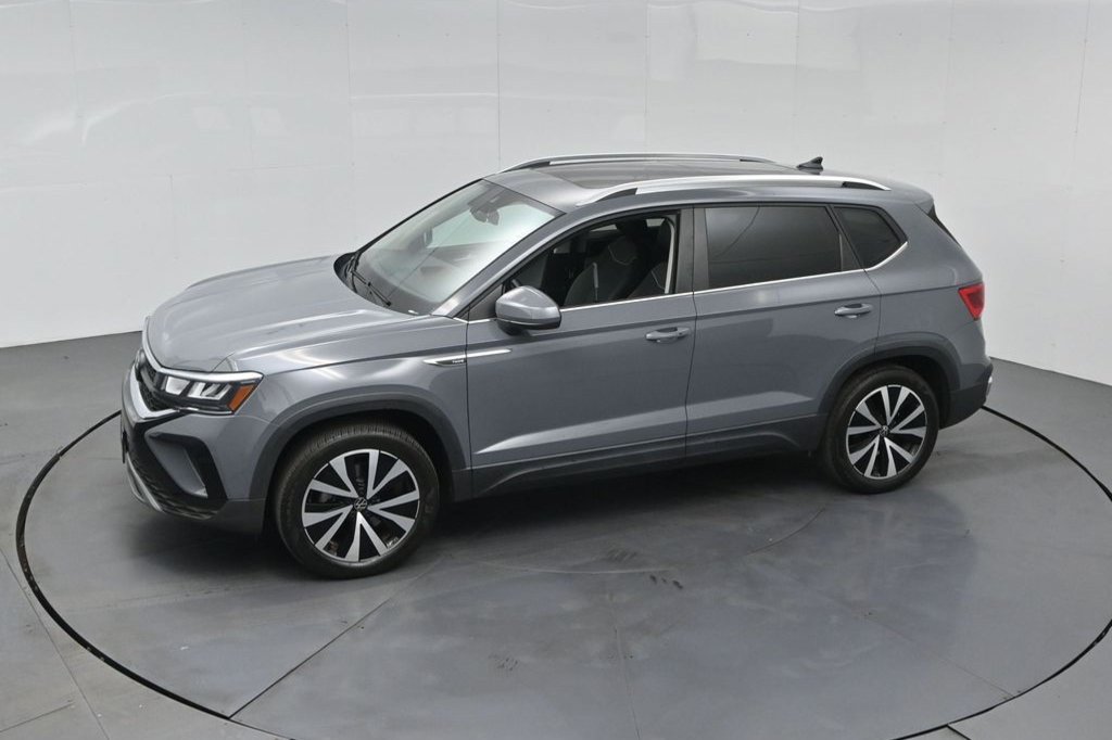 Used 2023 Volkswagen Taos SE w/ Panoramic Sunroof Package AWD/4WD image 13