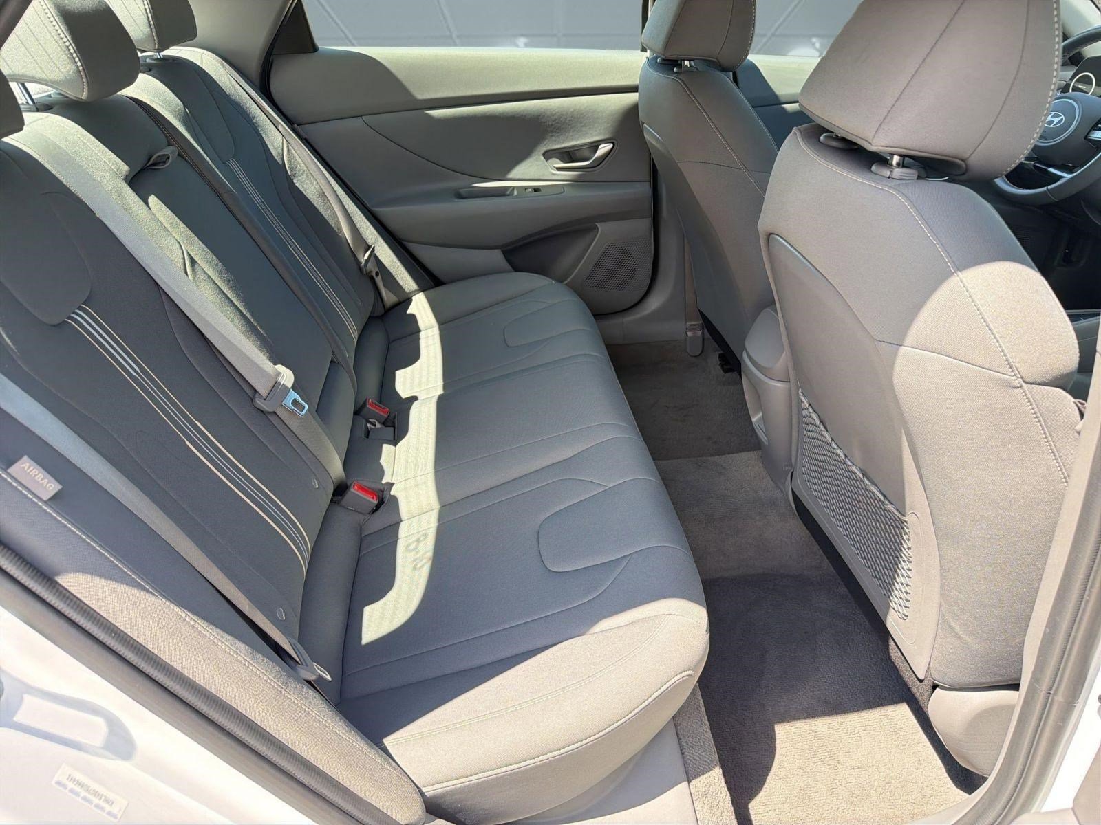 Used 2025 Hyundai Elantra SEL image 30