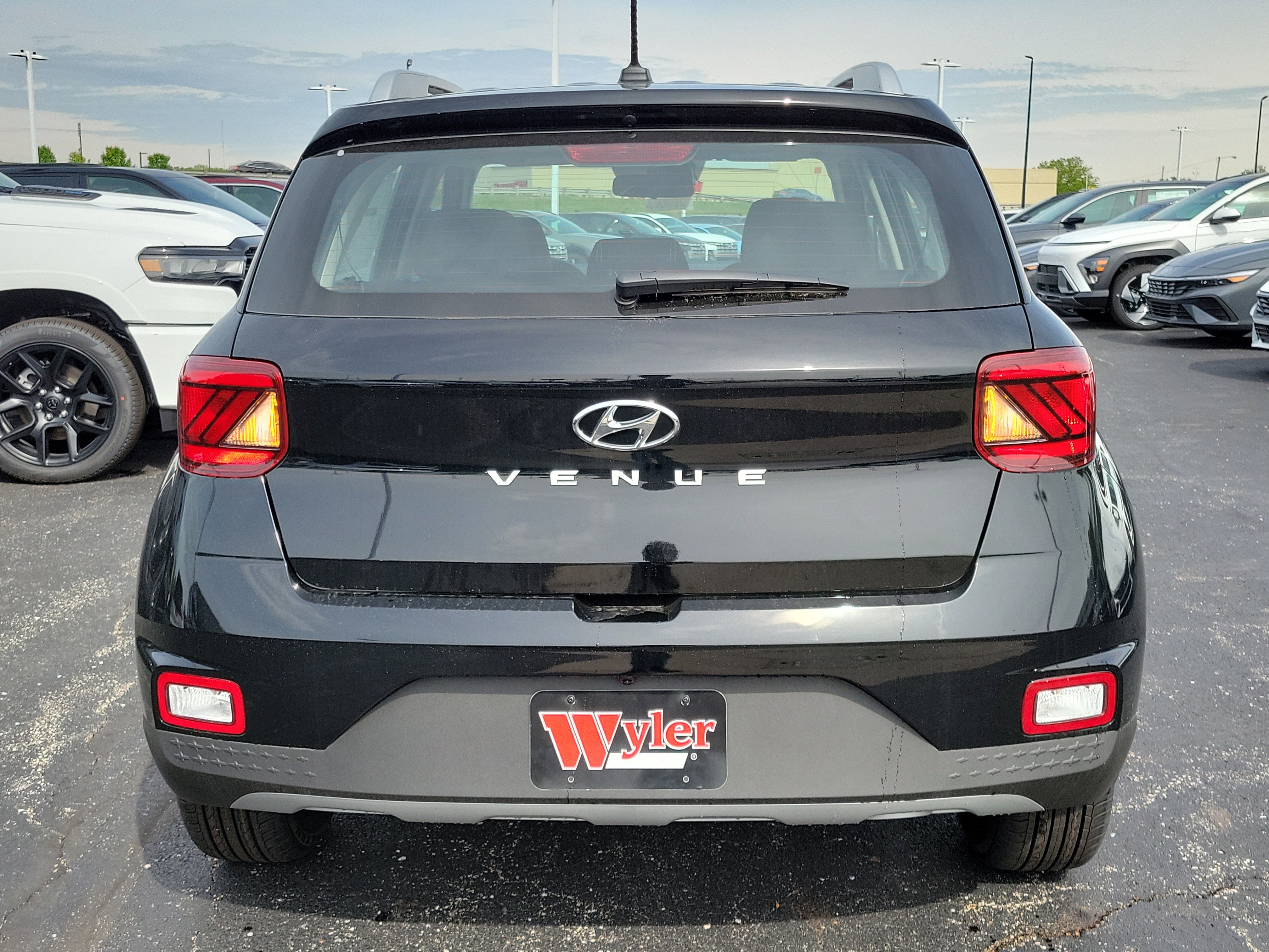 New 2026 Hyundai Venue SEL FWD image 4