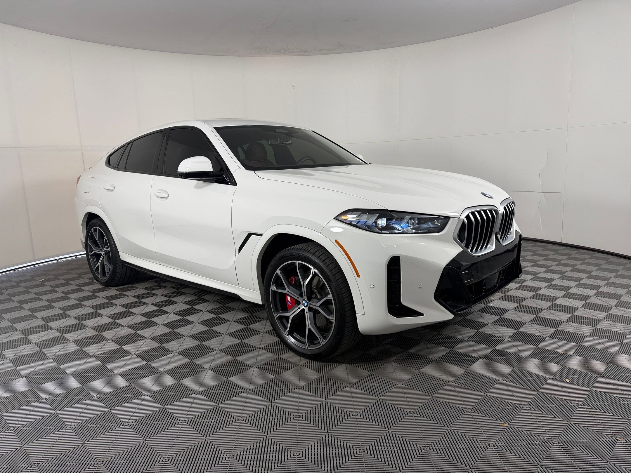 Used 2025 BMW X6 xDrive40i w/ Parking Assistance Package AWD/4WD image 7